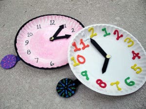 countdown clock 300x225 - Trabalhando as horas: Relógio analógico feito de pratinho de papelão