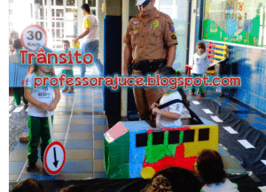 Transito 7 300x217 - Plano de aula sobre Trânsito para Educação Infantil