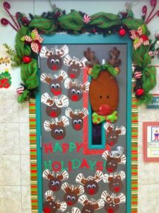 porta natal 6 225x300 - Natal: Ideias para decorar a porta da sala de aula